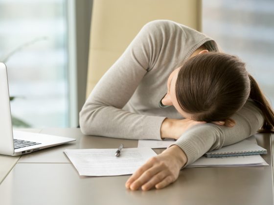 Persoană care resimte oboseală cronică persistentă, asociată cu afectarea sistemului nervos