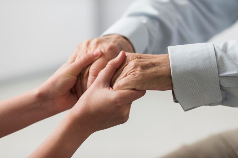 Servicii de geriatrie în Sector 6: evaluare completă, diagnostic și tratament pentru afecțiuni specifice vârstei a treia. Programează o consultație.